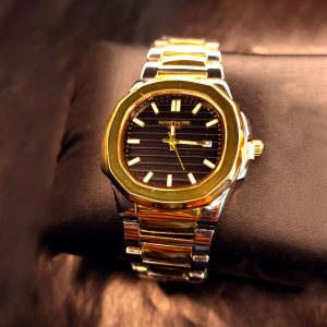 Patek Philippe Nautilus 40 mm Two‑Tone Black Dial – Stainless Steel & 18 K Gold