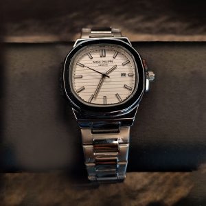 Patek Philippe Nautilus Two-Tone Black Dial – 40mm Luxury Watch - Silver dial